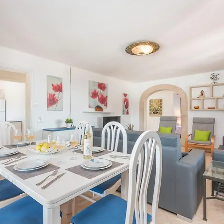 Nuriana 4 Bedroom Villa, Calan Blanes Βίλα Cala en Forcat