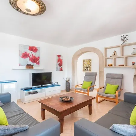 Nuriana 4 Bedroom Villa, Calan Blanes *